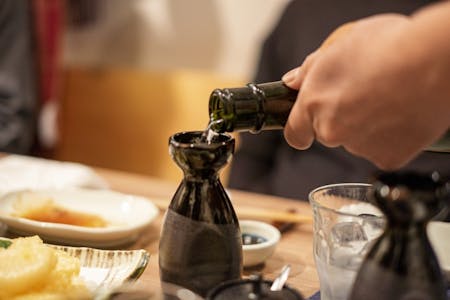 飲酒は血圧上昇を招く？お酒による体への影響や適切な飲酒量を解説