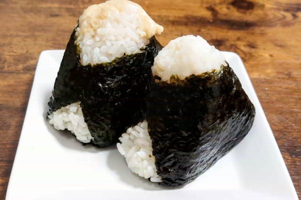 海苔をまいたおむすび２個
