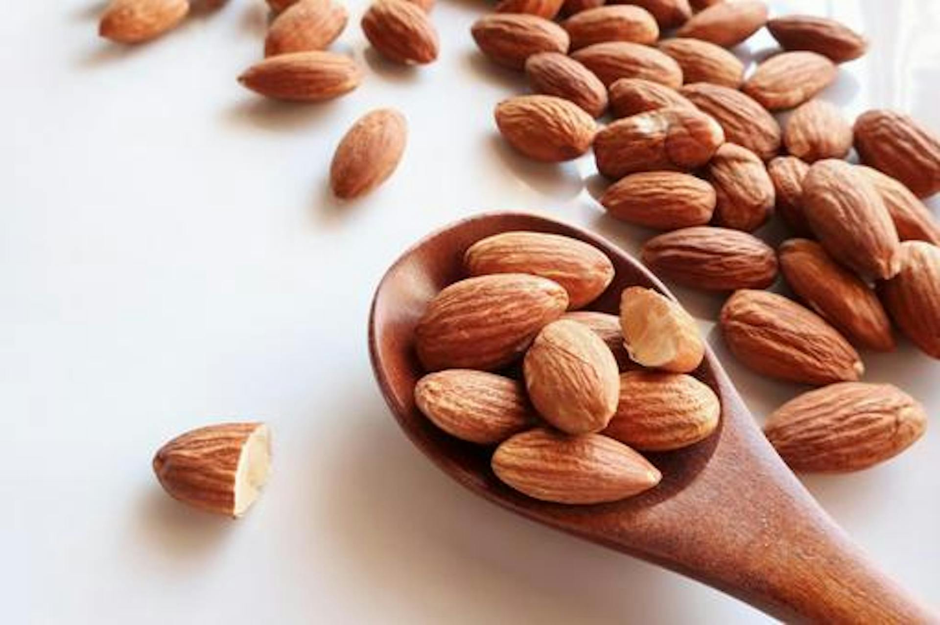 ビタミンB2とは？はたらきや食事摂取基準、摂取源となる食品を紹介のサムネイル