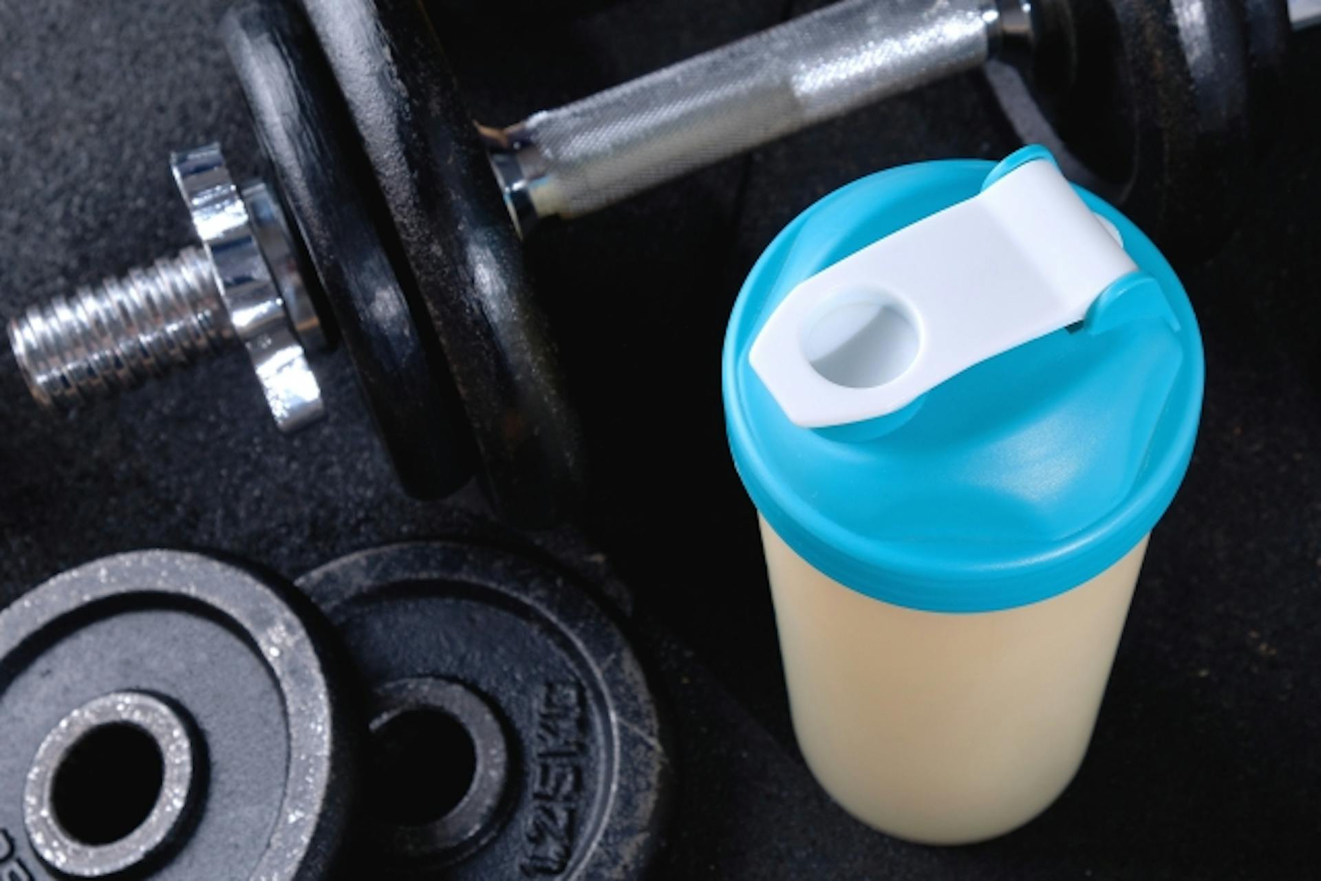 プロテインの効果とは？効率的な筋トレやダイエットのポイントも解説のサムネイル