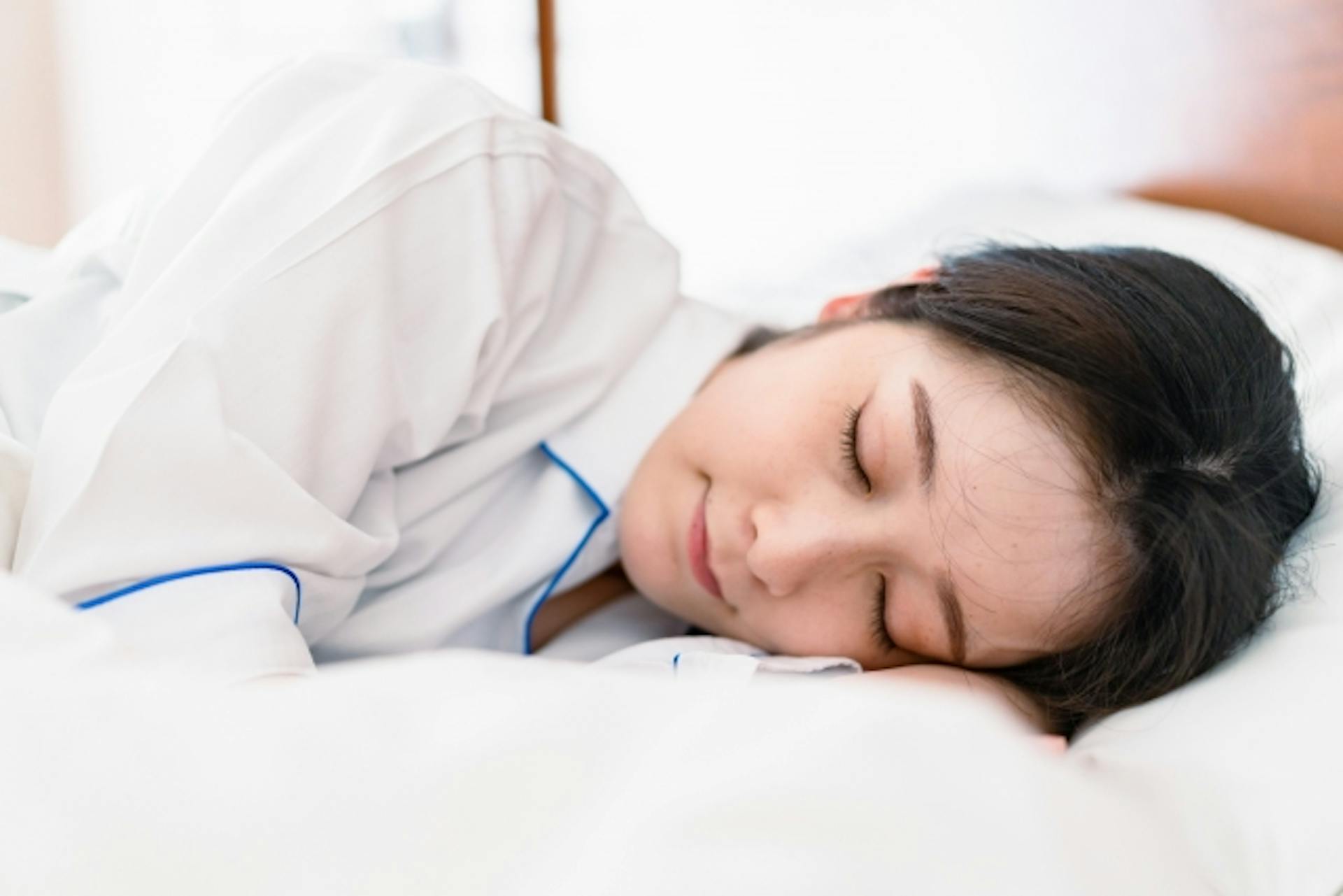 ノンレム睡眠とは？レム睡眠との違いや睡眠のメカニズムについて紹介のサムネイル