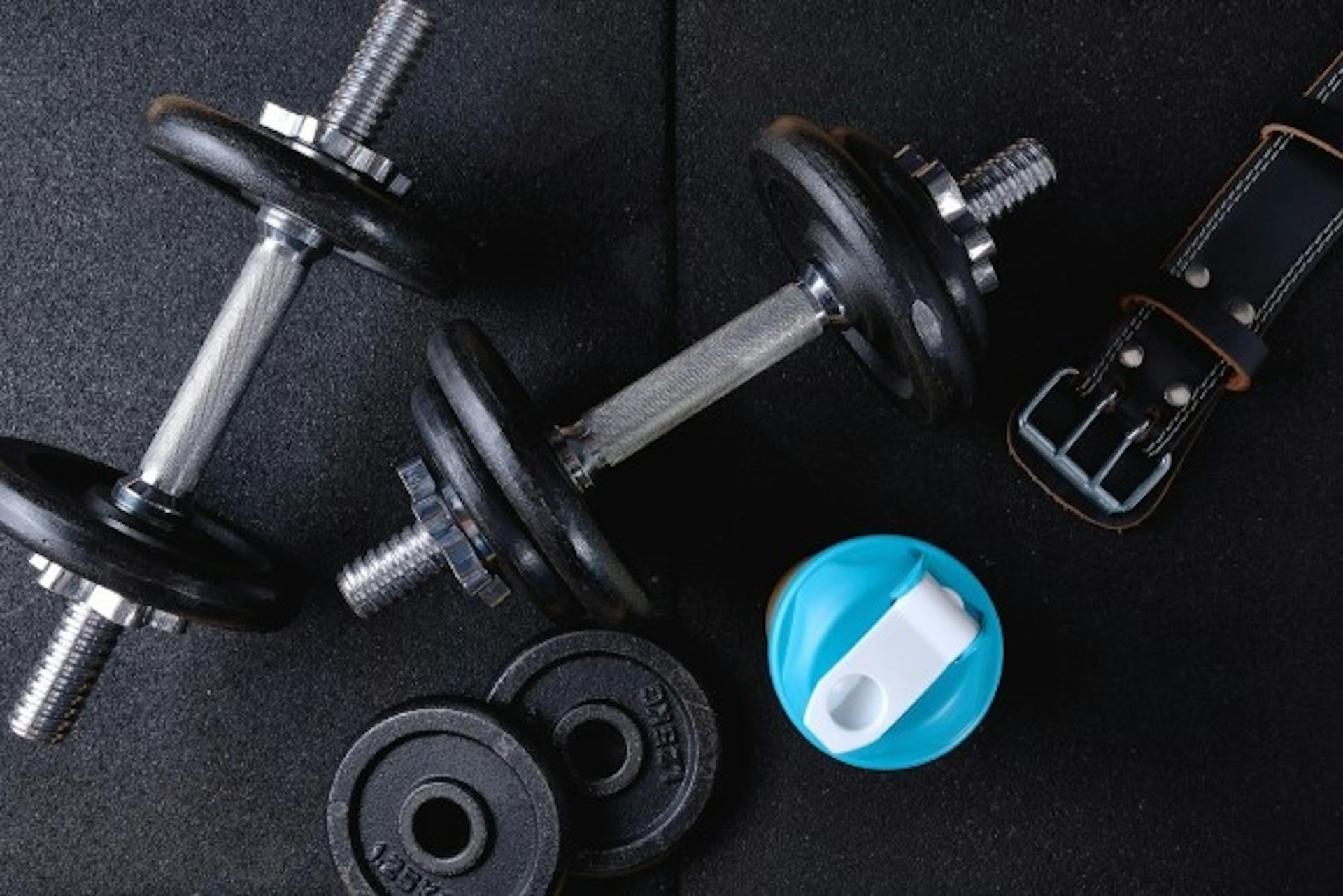 プロテインで筋肉がつくって本当？筋力アップのための摂取方法を解説のサムネイル