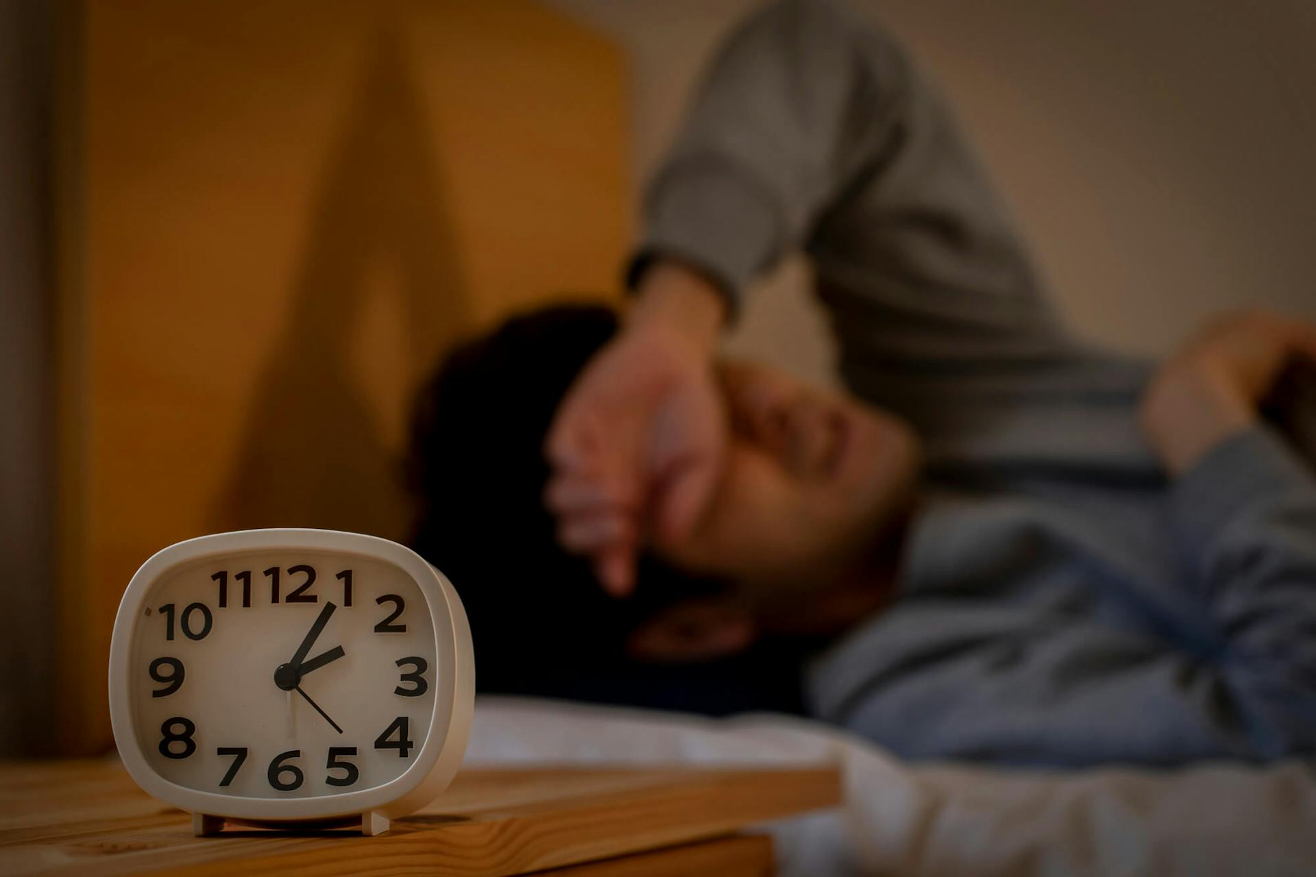 眠れないときはどうする？原因や対処法を徹底解説のサムネイル