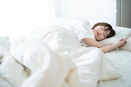 快眠のための生活のポイントは？睡眠の重要性や適切な睡眠時間も解説