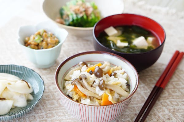 炊き込みご飯メインの和食