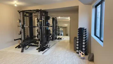 グッドライフジム (GOODLIFE GYM) 西新宿五丁目店の写真1