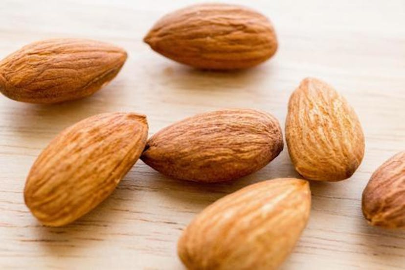 アーモンドに含まれる栄養素とはたらきとは？気になるカロリーも紹介のサムネイル