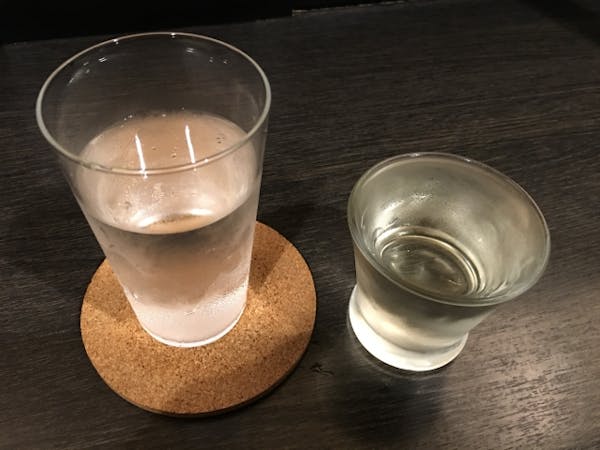 水のはいったグラス