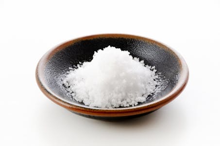 塩分とは？摂り過ぎの悪影響や適切な摂取量、食品の塩分含有量を解説