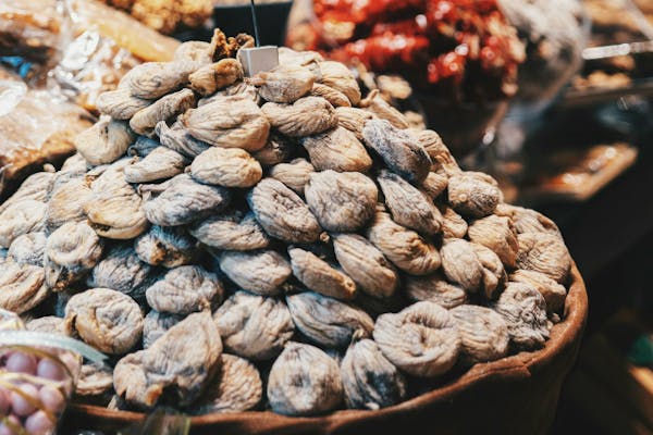 山積みにされたドライいちじく