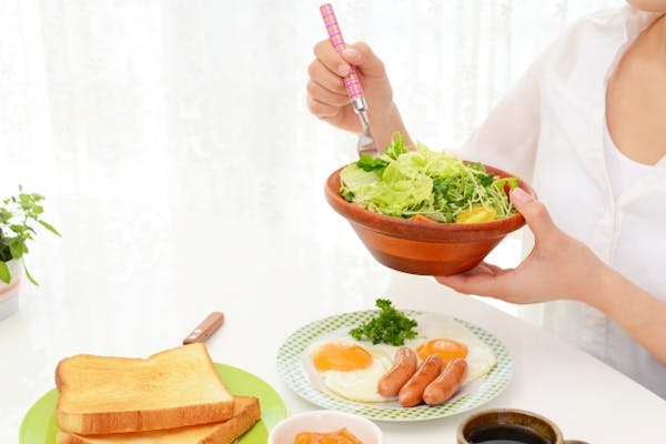 サラダから食べる