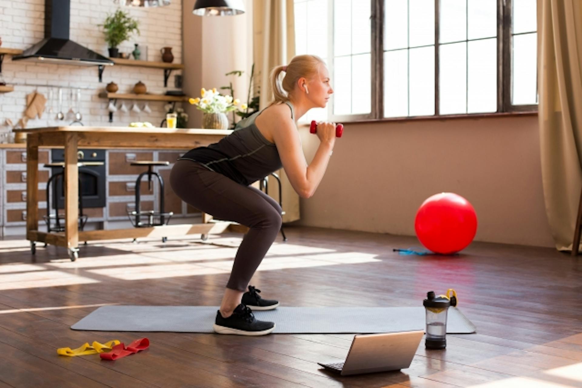 ふくらはぎに効く筋トレメニューは？鍛えるメリットやポイントを解説のサムネイル