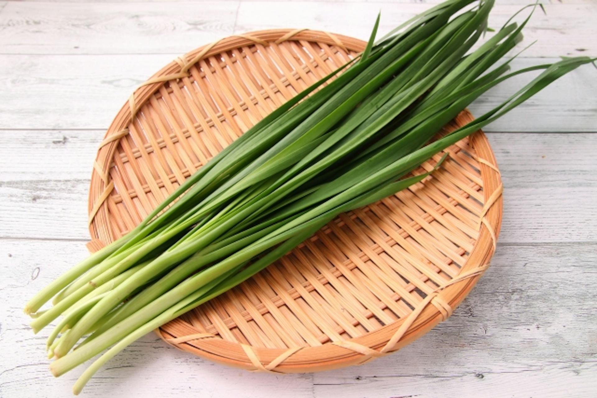 ニラに含まれる栄養素とそのはたらきは？選び方と保存方法も解説のサムネイル