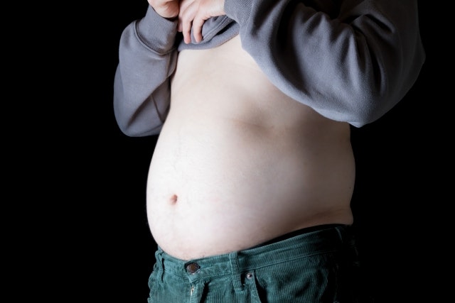 おなかの脂肪を落とすには？内臓脂肪による悪影響と減量のポイント