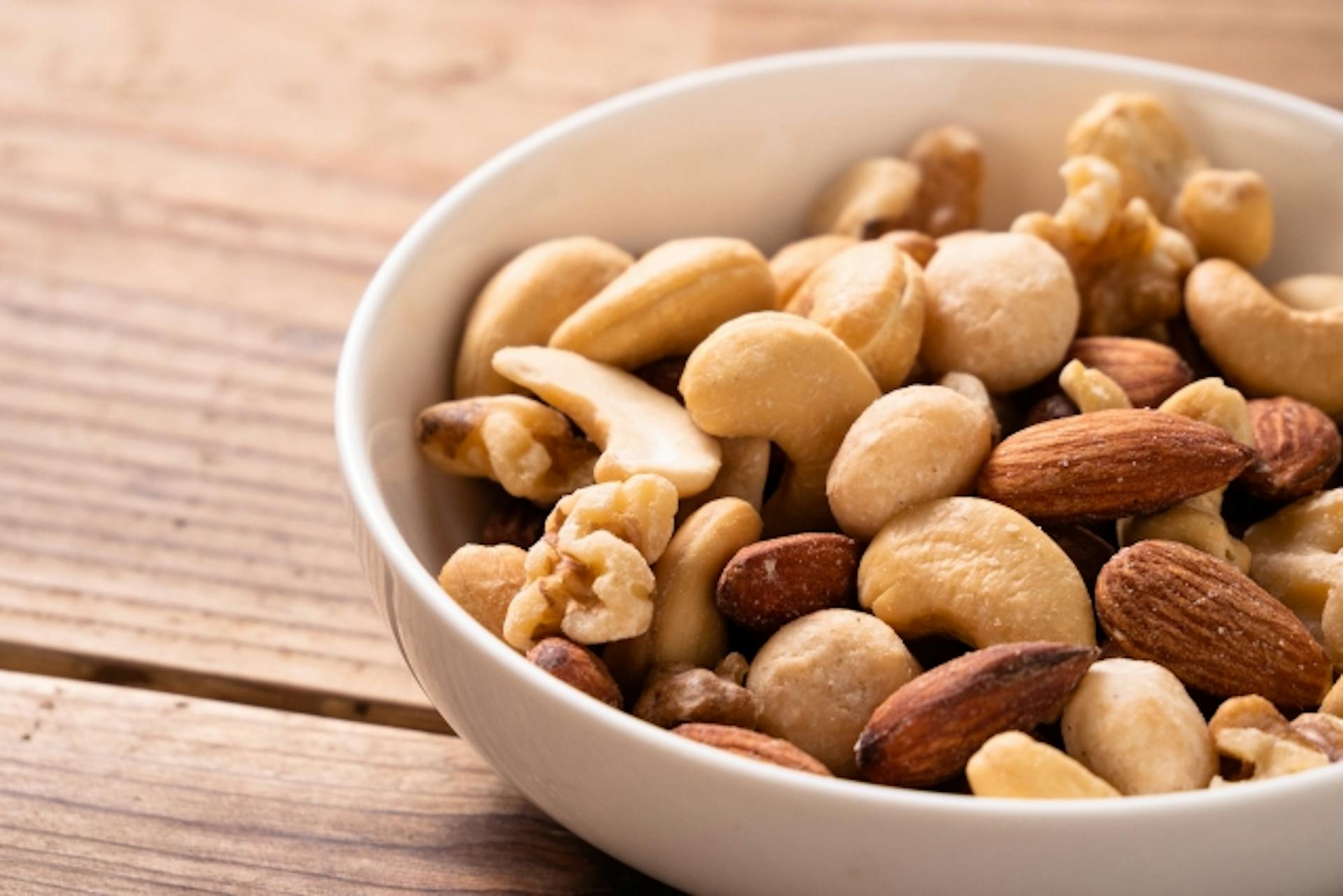 ビオチンとは？はたらきや摂取の目安量、摂取源となる食品を解説のサムネイル