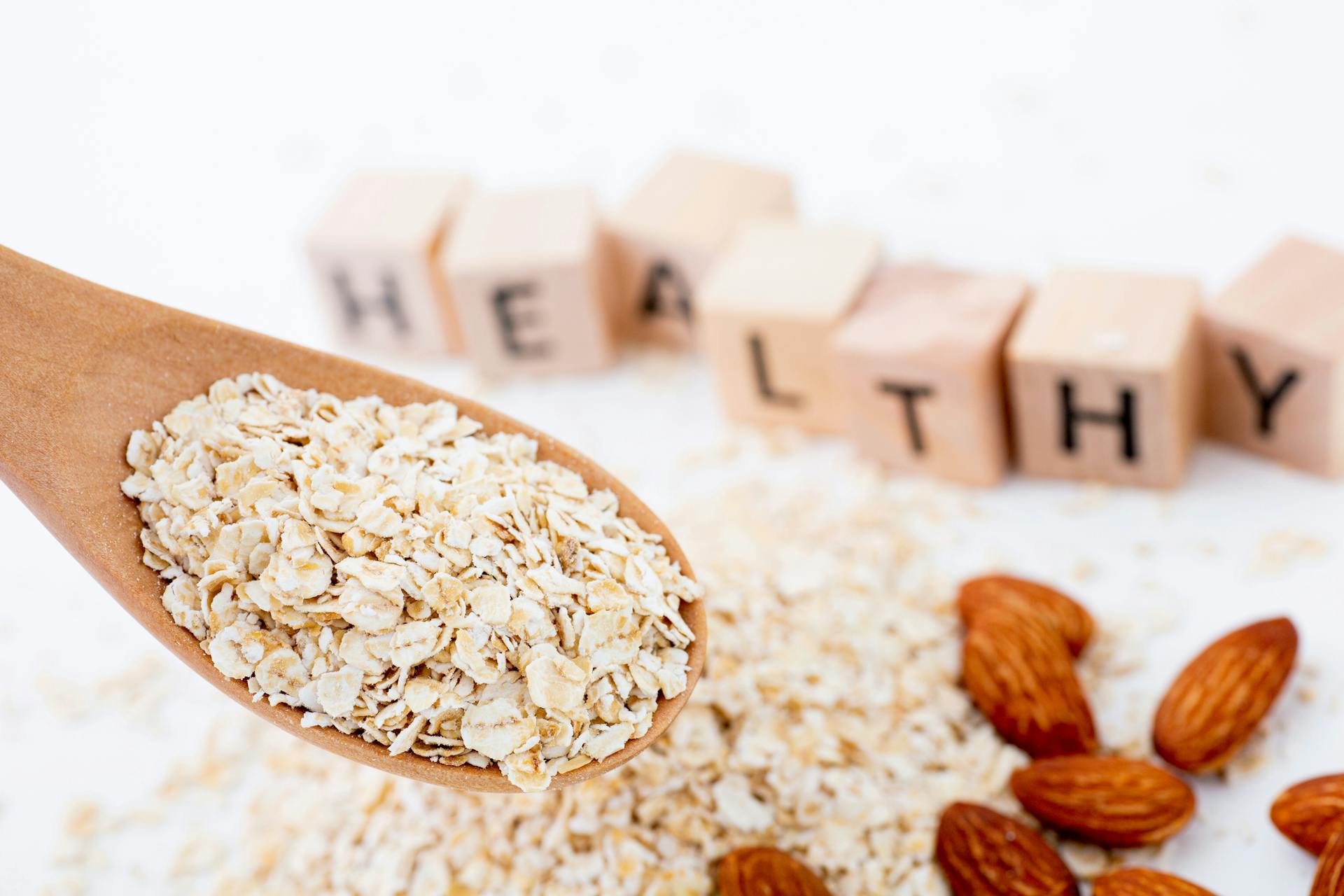 オートミールとは？気になる栄養素や種類・食べ方を紹介のサムネイル