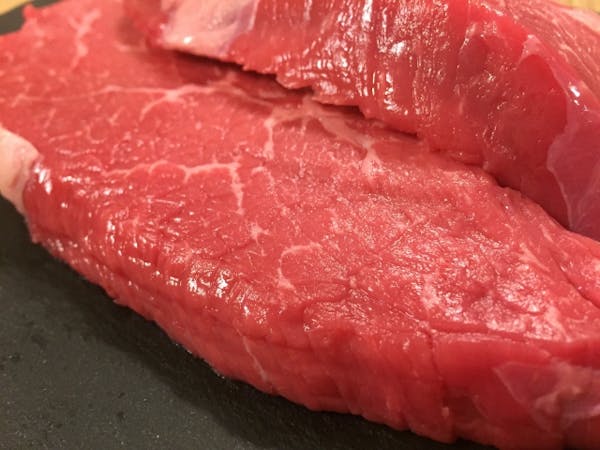 赤みのステーキ肉