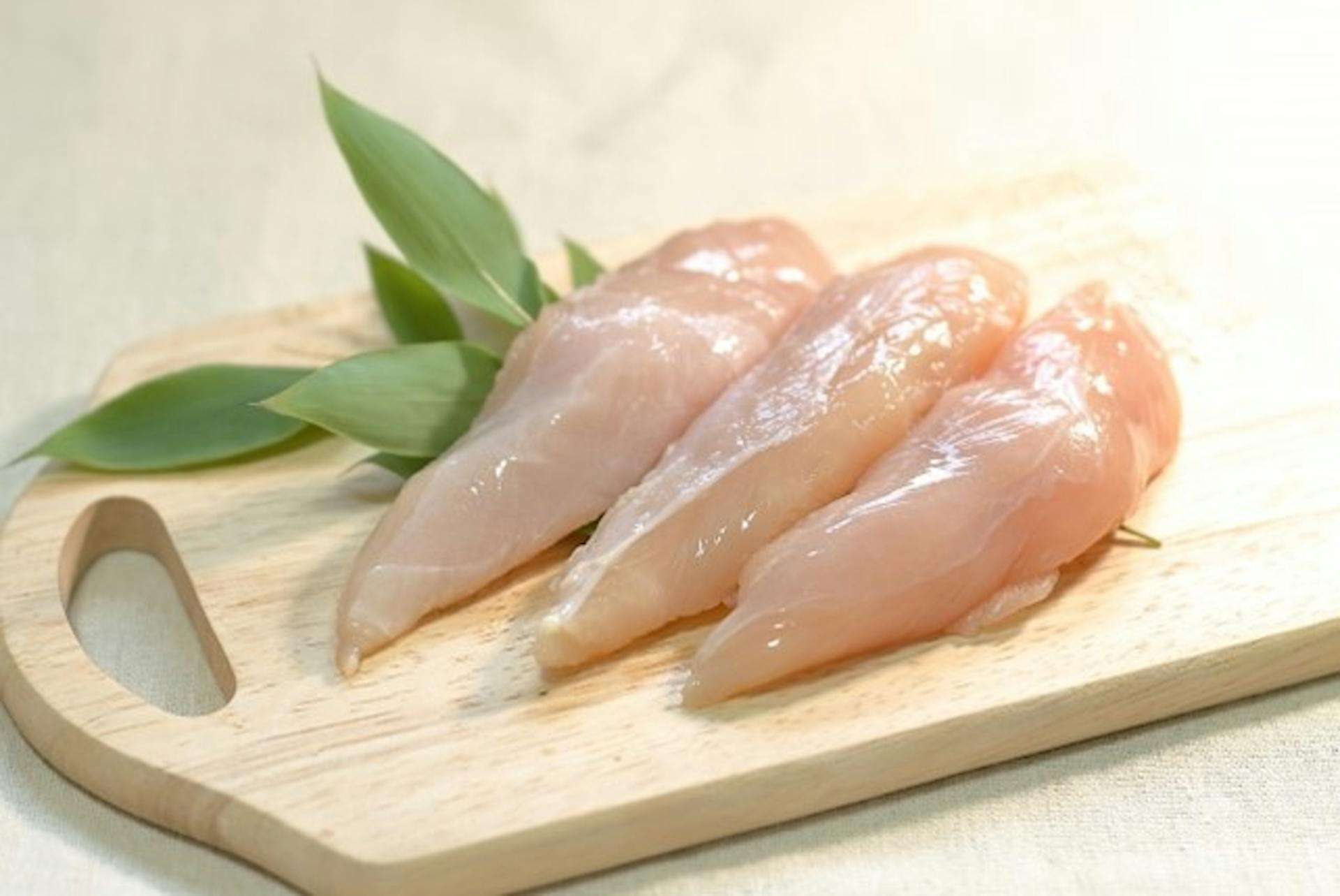 タンパク質とは？体内でのはたらきや食事摂取基準、豊富な食品を紹介のサムネイル