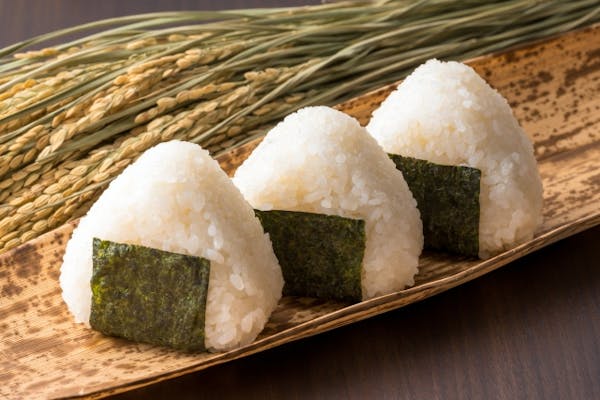おむすび三個