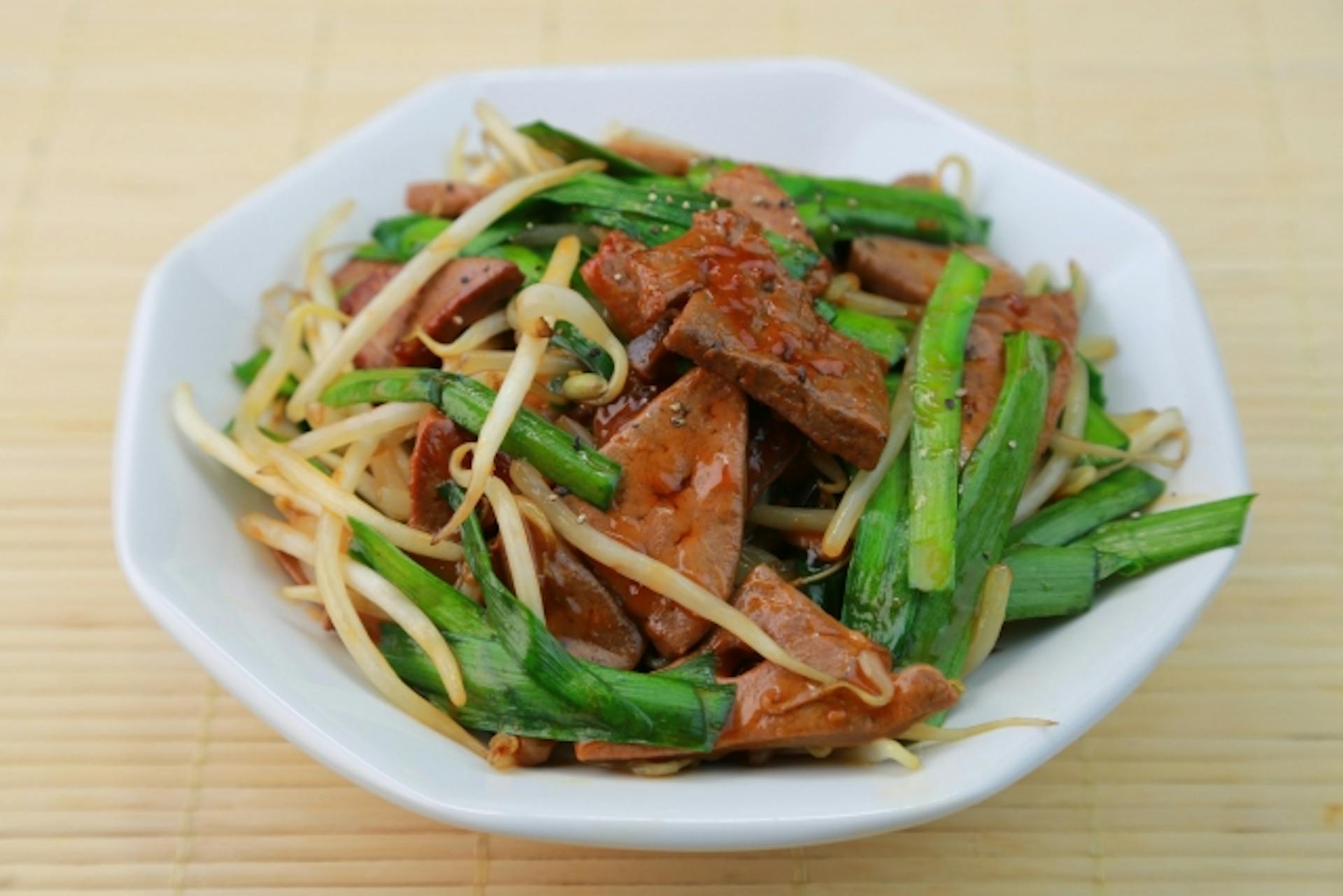 鉄分とは？はたらきや食事摂取基準、多く含まれる食品などを紹介のサムネイル