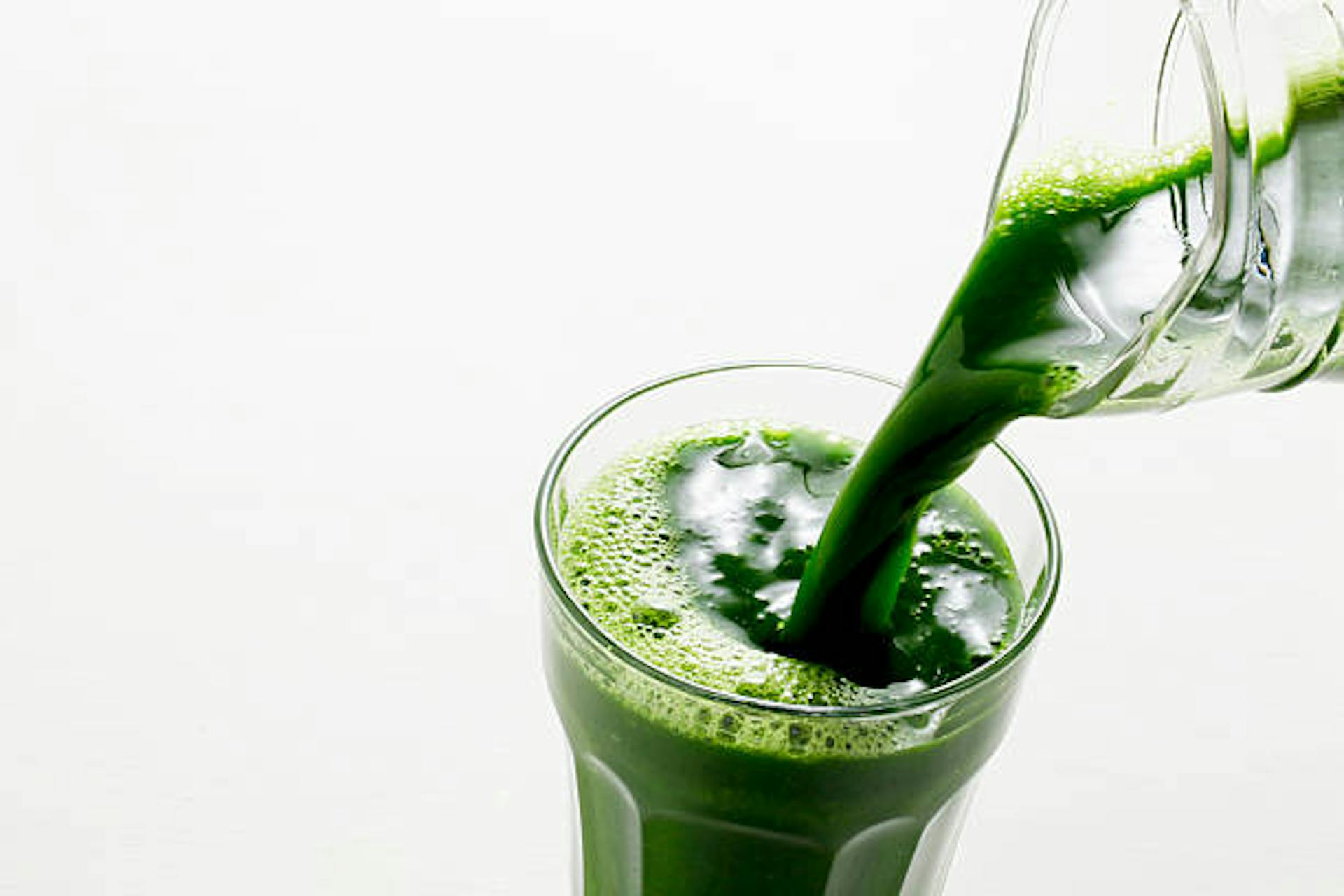 青汁にはどんな効果がある？含まれる栄養素とそのはたらきを解説のサムネイル