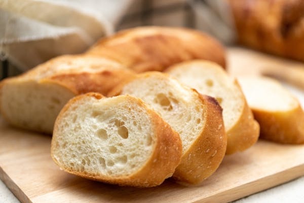 カットしたフランスパン