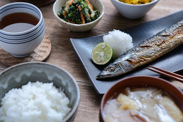 焼き魚と白米のご飯