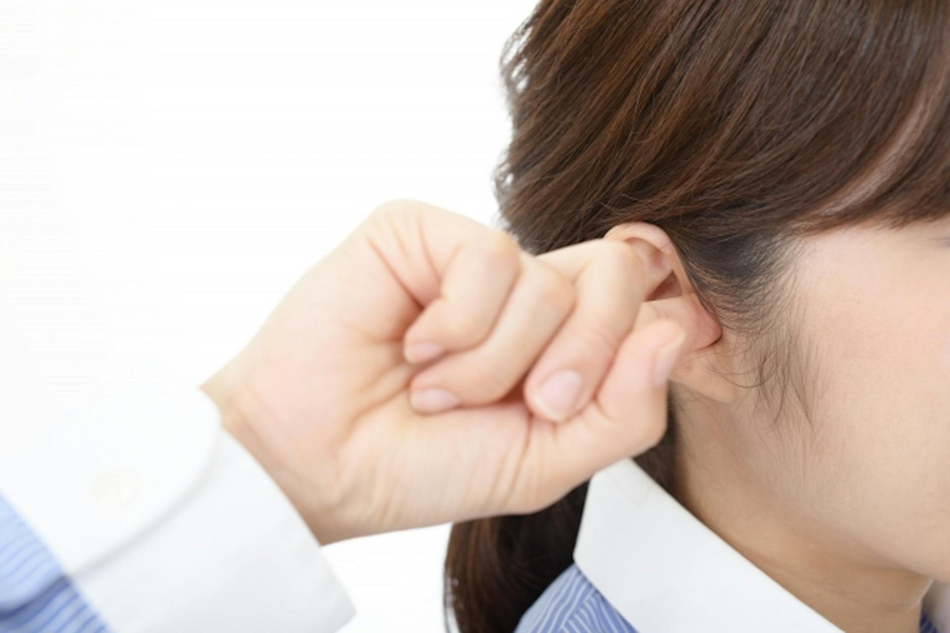 耳鳴りとは？代表的な原因や症状、治療法、受診のタイミングを解説のサムネイル