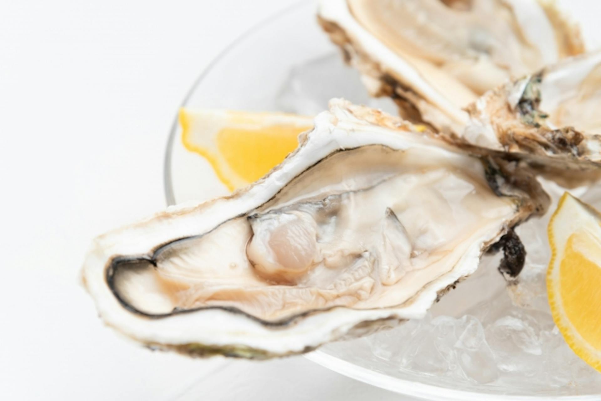 亜鉛を豊富に含む食べ物は？亜鉛のはたらきや食事摂取基準も紹介のサムネイル