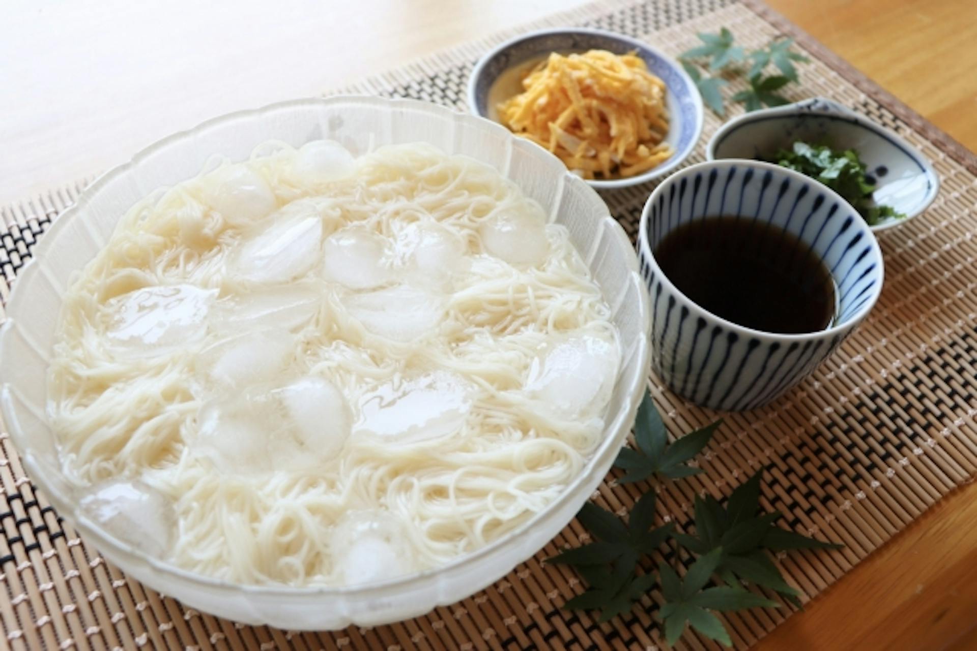 そうめんは太る？カロリーや糖質含有量、合わせて摂りたい栄養素を解説のサムネイル