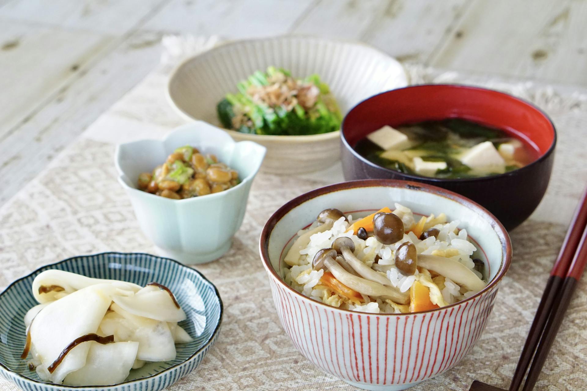 ダイエット中の食事はどうすべき？健康的に痩せるポイントを解説のサムネイル