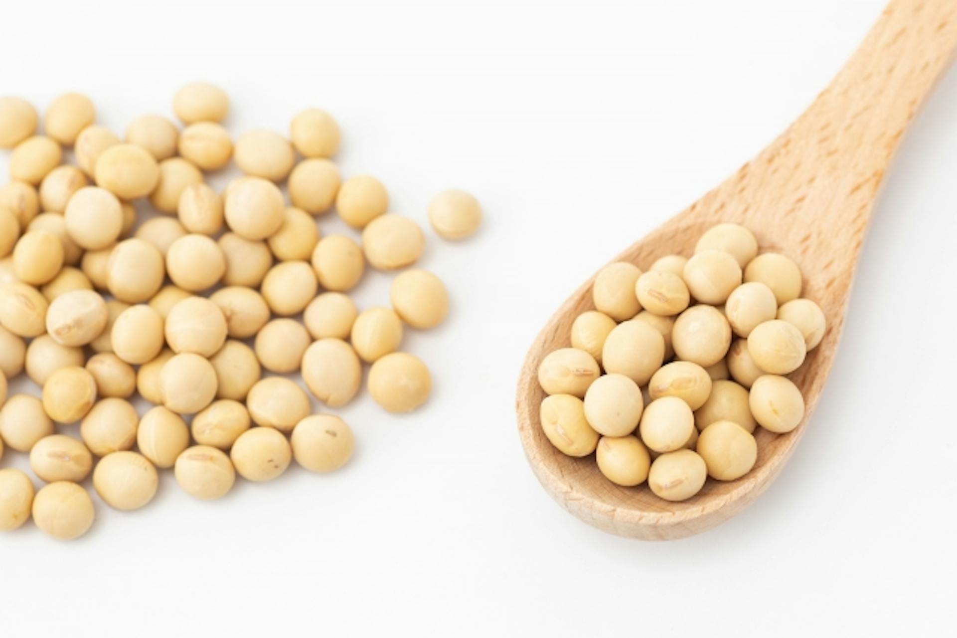 大豆イソフラボンとは？はたらきや過剰摂取の影響、摂取目安量を解説のサムネイル