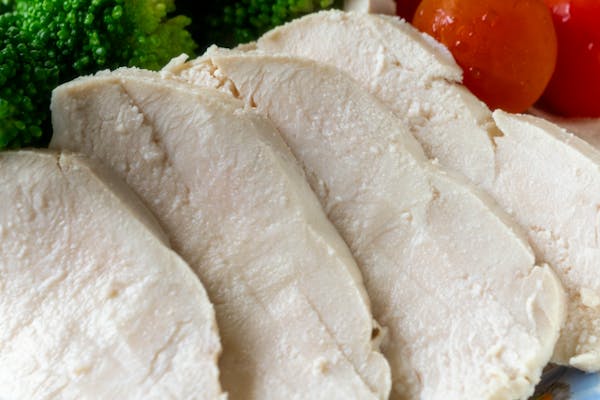 蒸した鶏むね肉