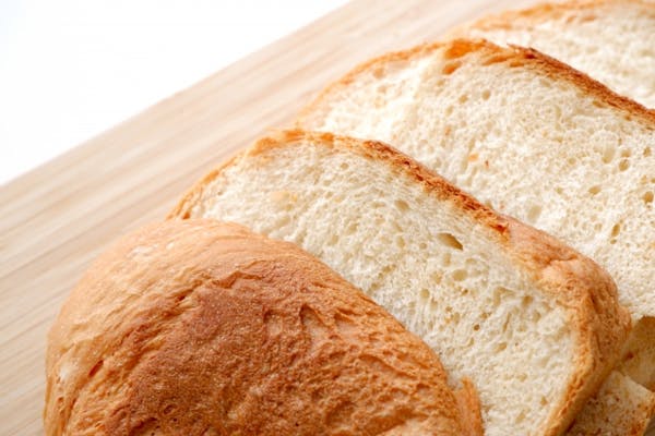 カットしたカンパーニュ