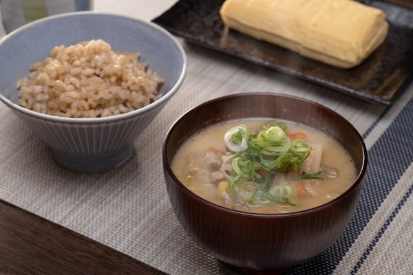 玄米ご飯と具だくさんのお味噌