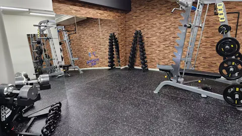 グッドライフジム (GOODLIFE GYM) 日暮里店の写真1