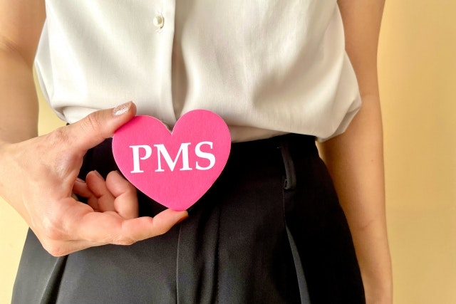 PMSとは？月経前症候群の主な症状や受診の目安、治療法を解説