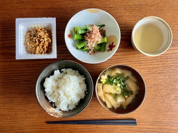 納豆やおひたしなどの和食
