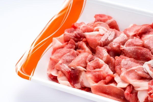 パックの豚小間切れ肉