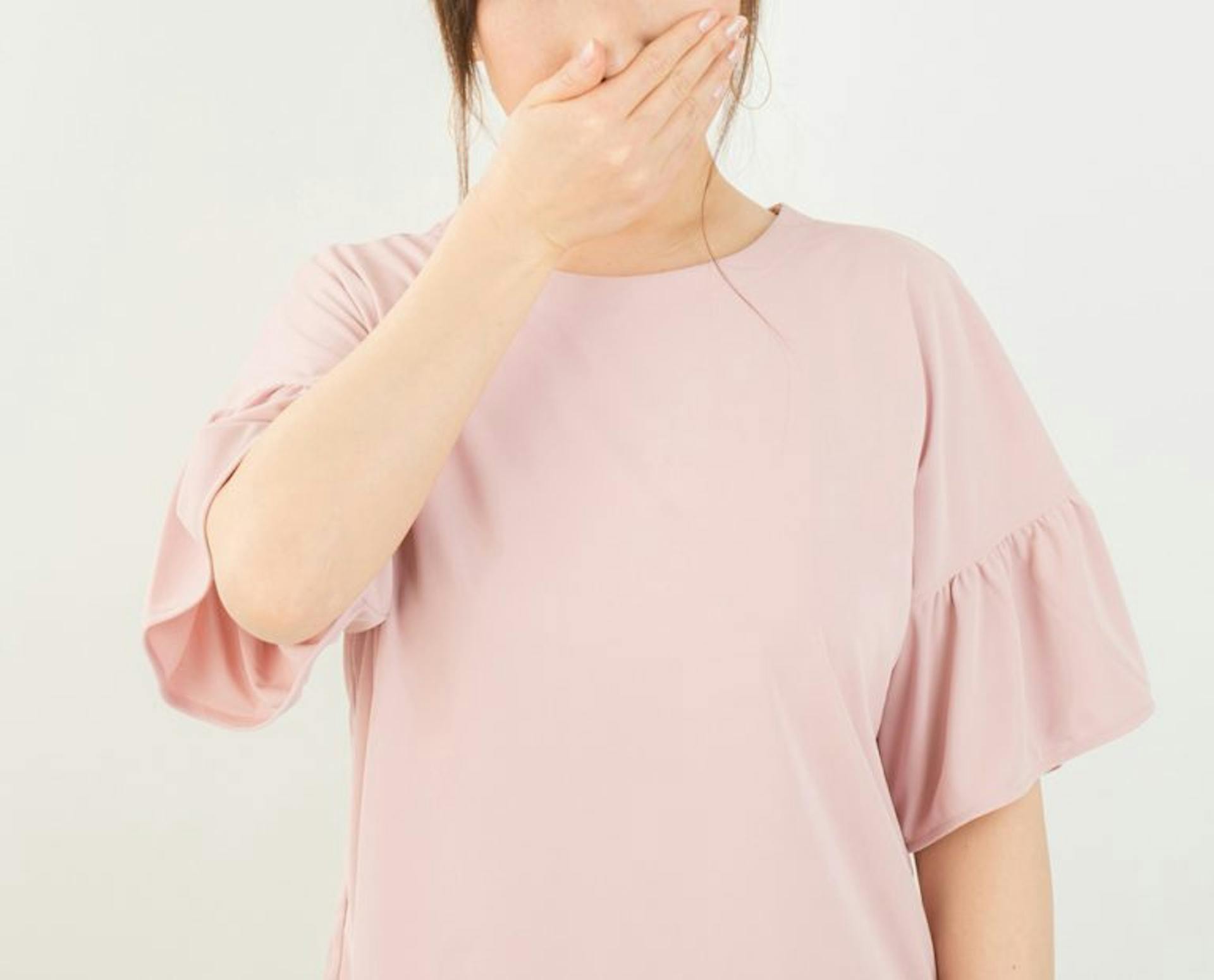 歯の黄ばみの原因は？日常生活で実践できる予防策と対処法を解説のサムネイル