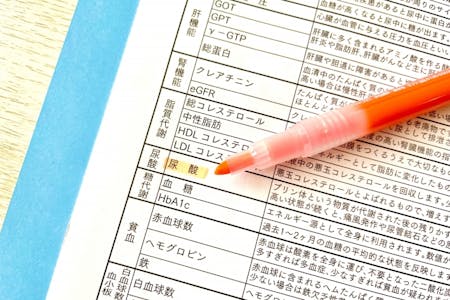 尿酸値とは？基準値や高くなる原因、改善のためのポイントを解説