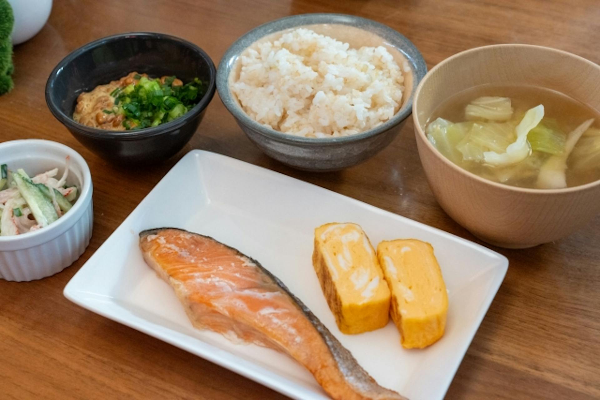 ダイエット中に朝ごはんを食べるべき理由とおすすめメニューを解説のサムネイル