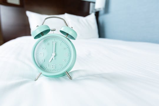 睡眠のサイクルを整えるには？眠りのメカニズムと快眠のコツを解説