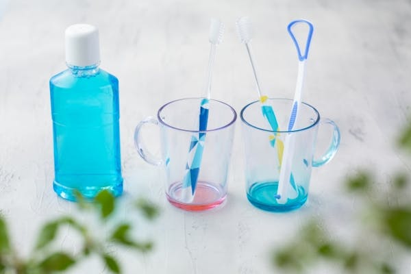 歯ブラシとマウスウォッシュ