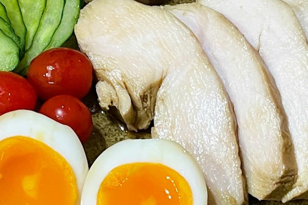 鶏肉やたまごなどの食材