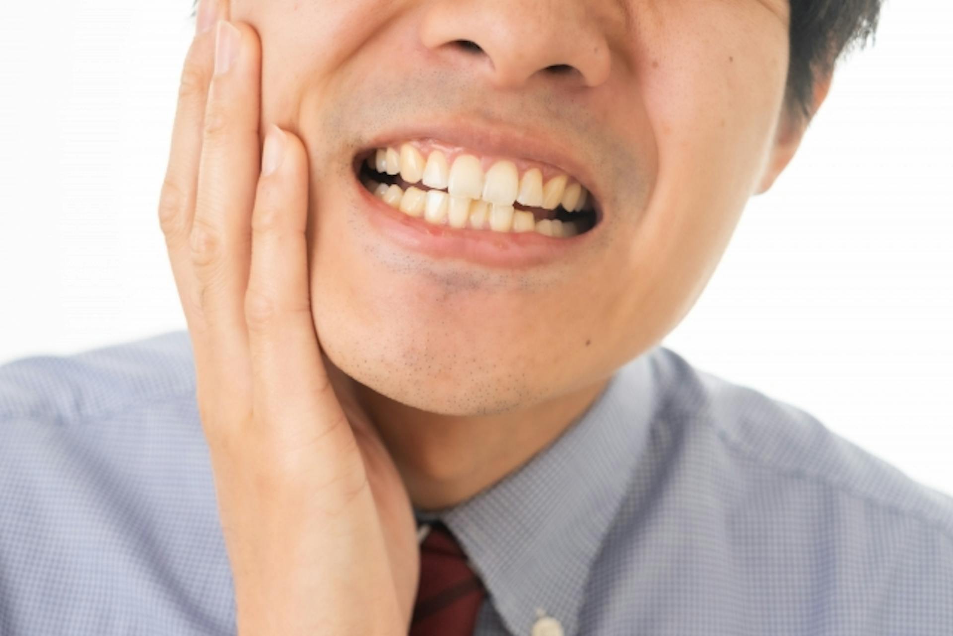 歯周病とは？原因や症状、進行の要因、予防のポイントについて解説のサムネイル