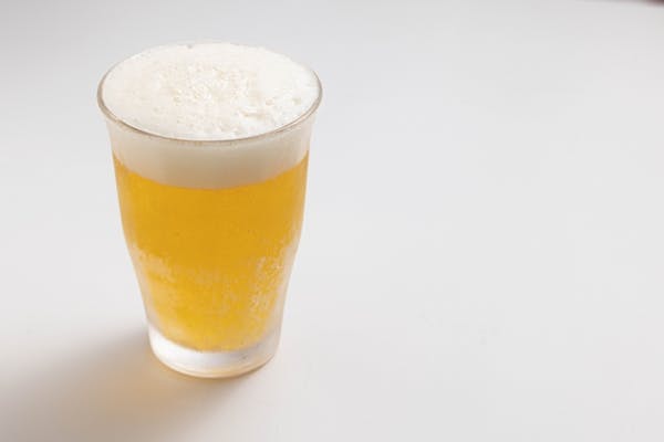 グラスにはいったビール