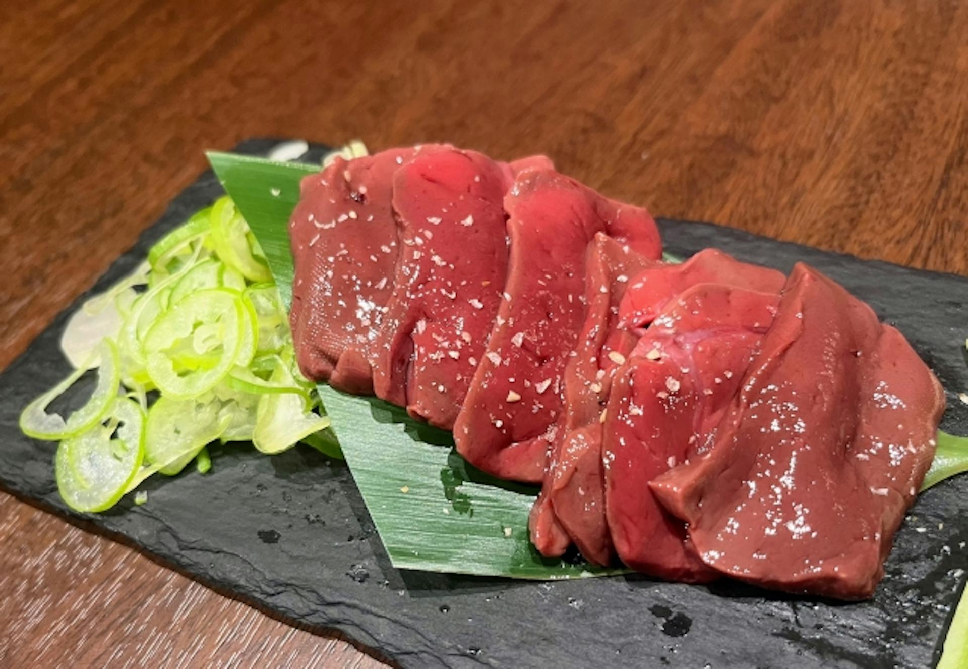 鶏・豚・牛レバーに含まれる栄養素は？選び方や下処理の方法も解説のサムネイル