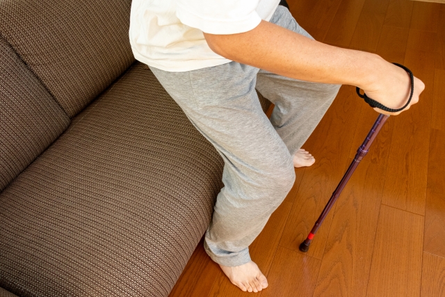 杖をついた老人