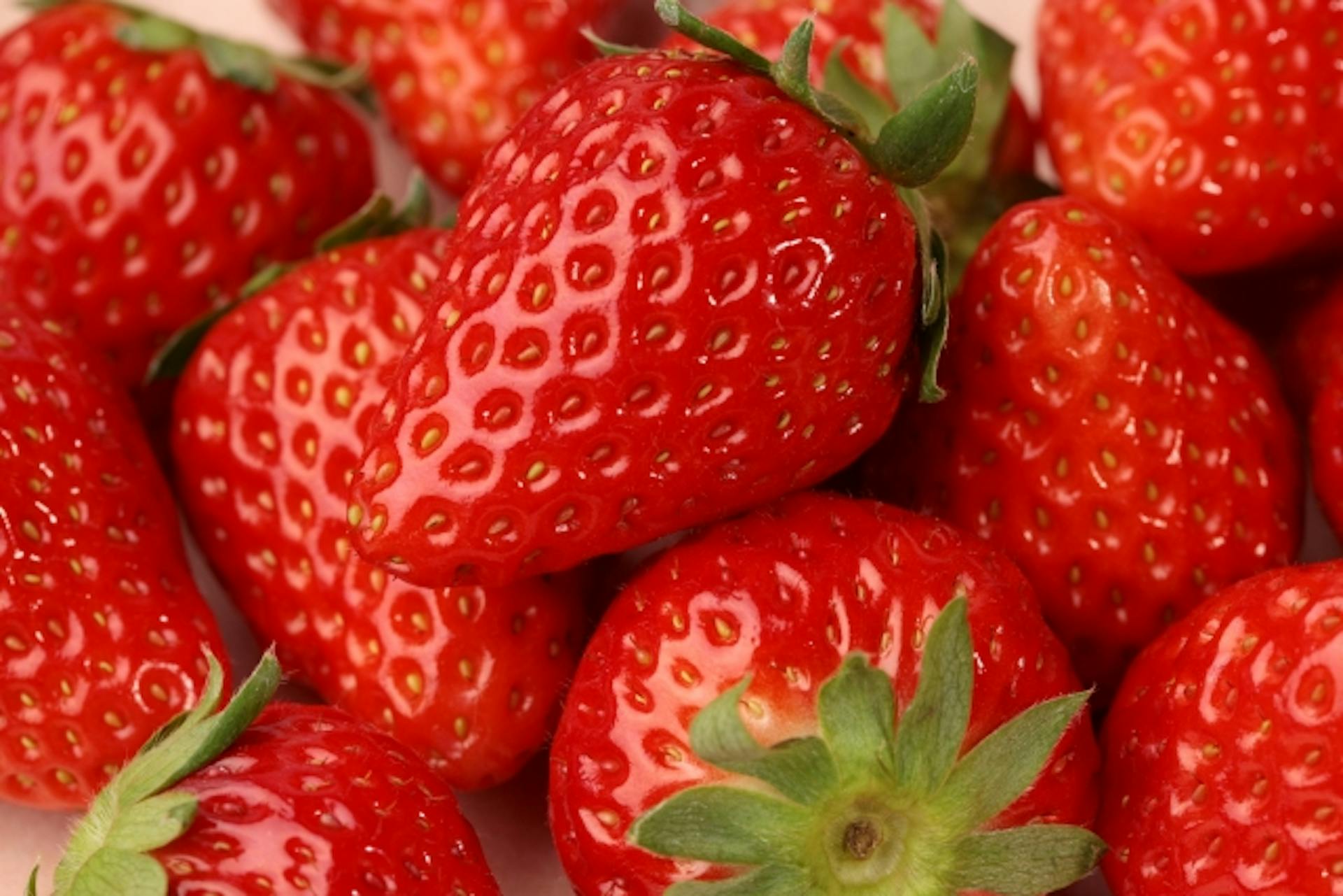 いちごに含まれる栄養素は？おいしいいちごの選び方や保存方法も解説のサムネイル